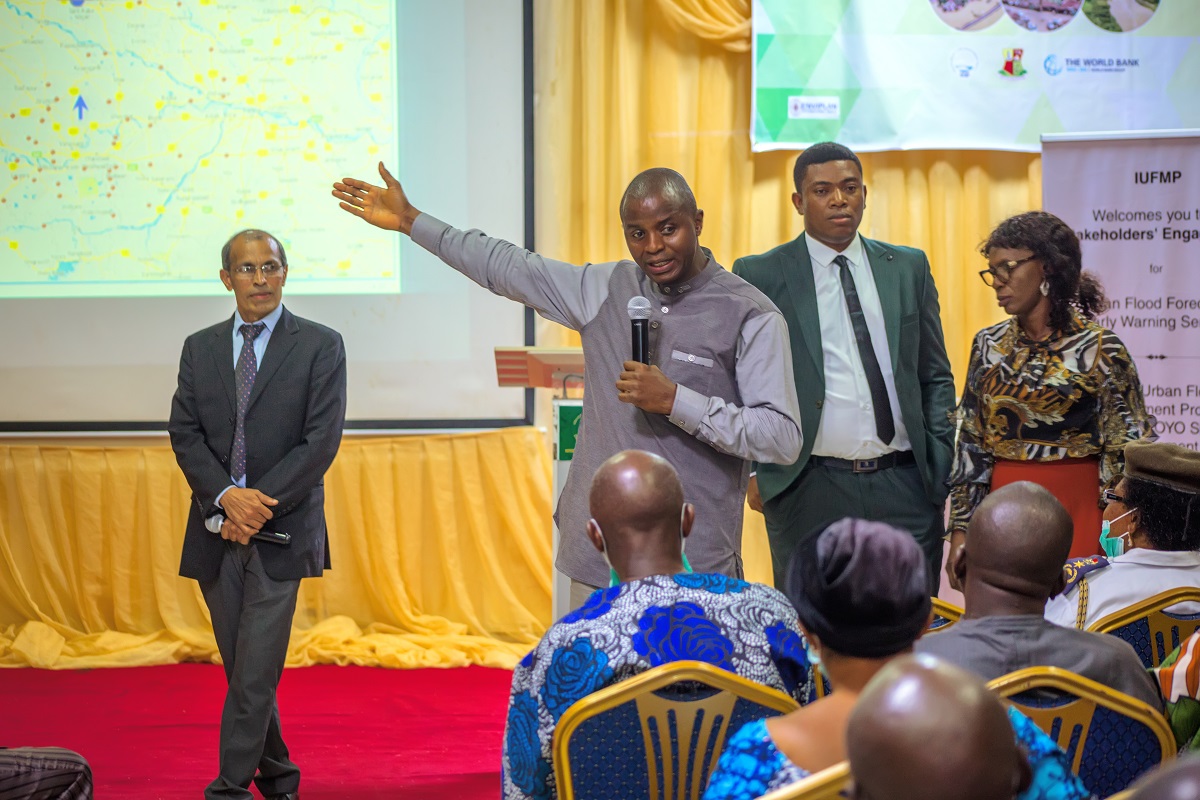 iufmp_communication_consultant_mr._abiodun_adefioye_clearing_the_air_on_an_issue_during_the_flood_early_warning_stakeholders_engagement_workshop